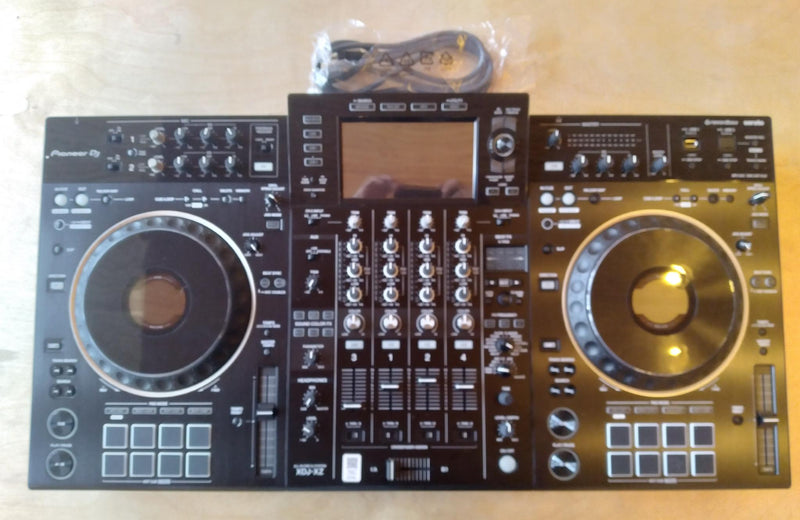 Pioneer DJ XDJ-XZ DJ Controller