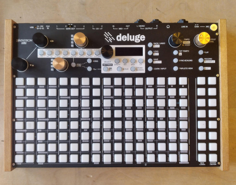 Synthstrom Deluge - Synth Sampler Sequencer